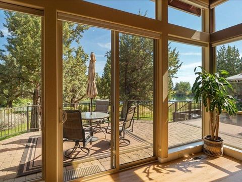 Tiny photo for 1378 Highland View Loop, Redmond, OR 97756 (MLS # 220221677)