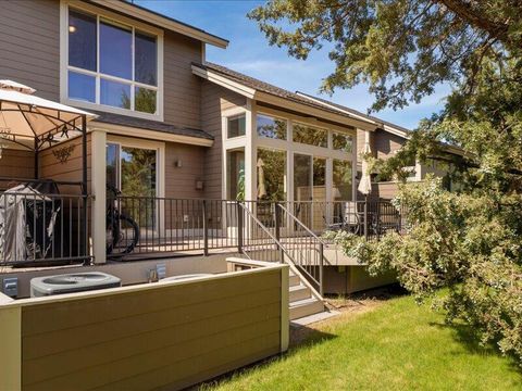 Tiny photo for 1378 Highland View Loop, Redmond, OR 97756 (MLS # 220221677)