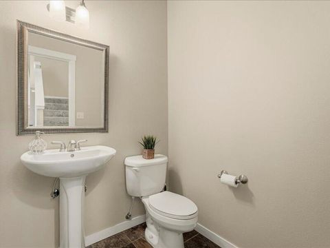 Tiny photo for 1378 Highland View Loop, Redmond, OR 97756 (MLS # 220221677)