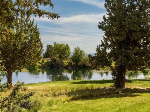 Tiny photo for 1378 Highland View Loop, Redmond, OR 97756 (MLS # 220221677)