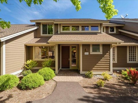 Tiny photo for 1378 Highland View Loop, Redmond, OR 97756 (MLS # 220221677)