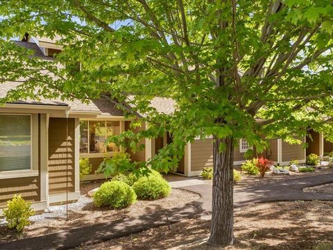 Tiny photo for 1378 Highland View Loop, Redmond, OR 97756 (MLS # 220221677)