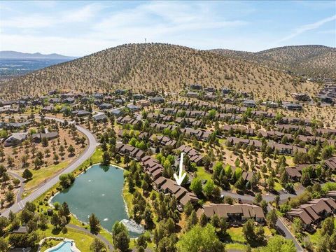 Tiny photo for 1378 Highland View Loop, Redmond, OR 97756 (MLS # 220221677)