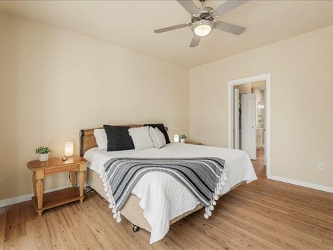 Tiny photo for 1378 Highland View Loop, Redmond, OR 97756 (MLS # 220221677)