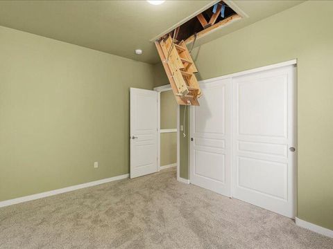 Tiny photo for 1378 Highland View Loop, Redmond, OR 97756 (MLS # 220221677)