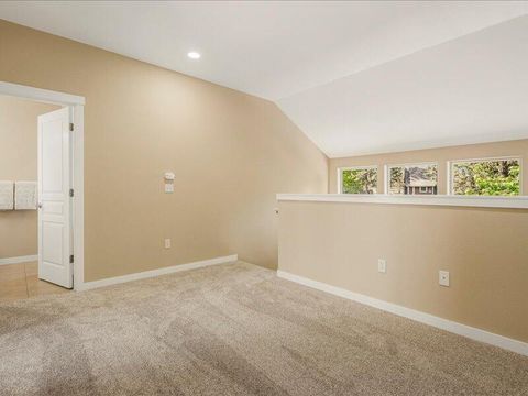 Tiny photo for 1378 Highland View Loop, Redmond, OR 97756 (MLS # 220221677)