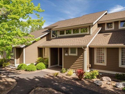 Tiny photo for 1378 Highland View Loop, Redmond, OR 97756 (MLS # 220221677)