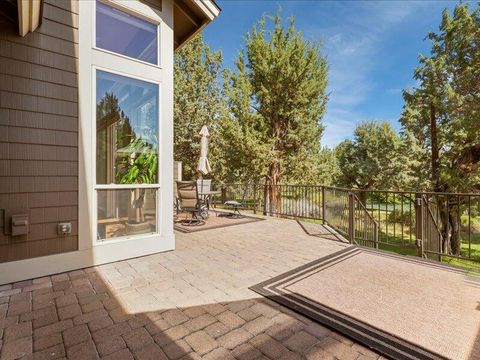 Tiny photo for 1378 Highland View Loop, Redmond, OR 97756 (MLS # 220221677)