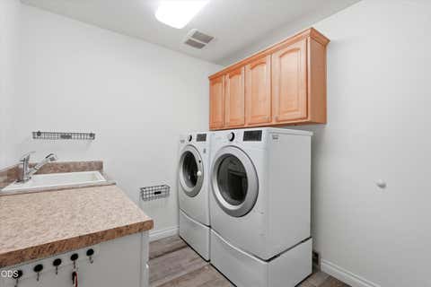 Tiny photo for 1736 NW Nickernut Place, Redmond, OR 97756 (MLS # 220227322)