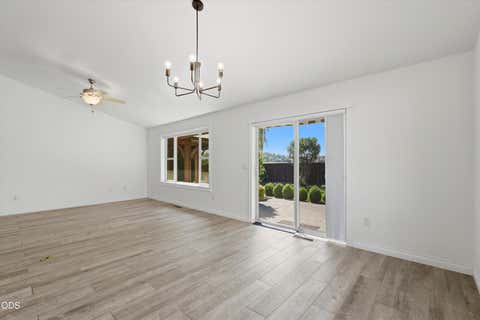 Tiny photo for 1736 NW Nickernut Place, Redmond, OR 97756 (MLS # 220227322)