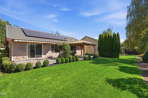 Tiny photo for 1736 NW Nickernut Place, Redmond, OR 97756 (MLS # 220227322)