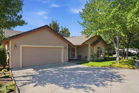 Tiny photo for 1736 NW Nickernut Place, Redmond, OR 97756 (MLS # 220227322)