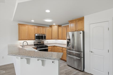 Tiny photo for 1736 NW Nickernut Place, Redmond, OR 97756 (MLS # 220227322)