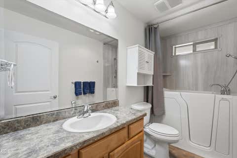 Tiny photo for 1736 NW Nickernut Place, Redmond, OR 97756 (MLS # 220227322)