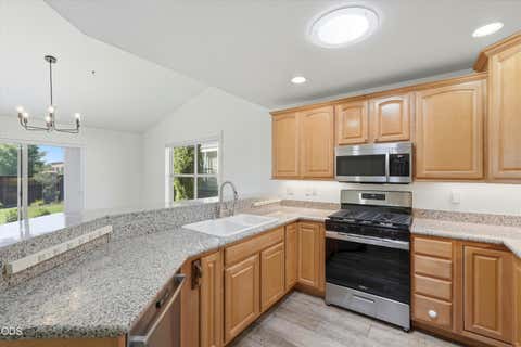 Tiny photo for 1736 NW Nickernut Place, Redmond, OR 97756 (MLS # 220227322)