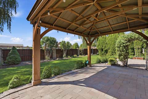 Tiny photo for 1736 NW Nickernut Place, Redmond, OR 97756 (MLS # 220227322)