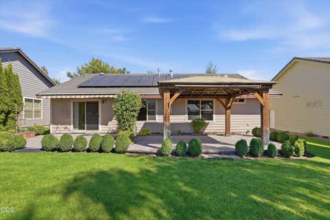 Tiny photo for 1736 NW Nickernut Place, Redmond, OR 97756 (MLS # 220227322)