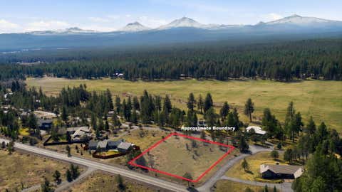 Photo of 70070 Meadow View Road, Sisters, OR 97759 (MLS # 220219383)