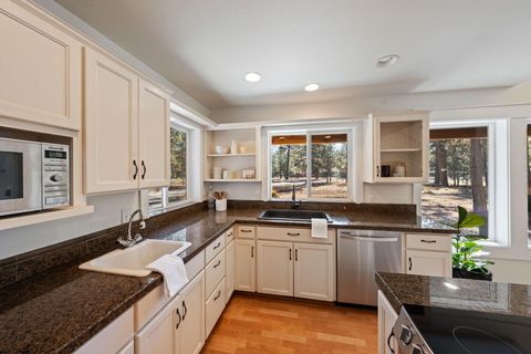 Tiny photo for 69362 Lariat, Sisters, OR 97759 (MLS # 220213271)