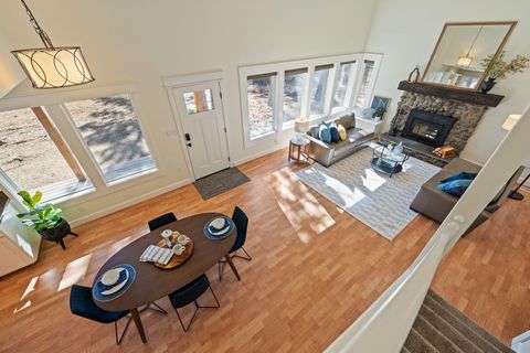 Tiny photo for 69362 Lariat, Sisters, OR 97759 (MLS # 220213271)