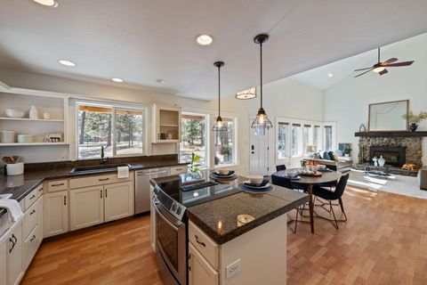 Tiny photo for 69362 Lariat, Sisters, OR 97759 (MLS # 220213271)