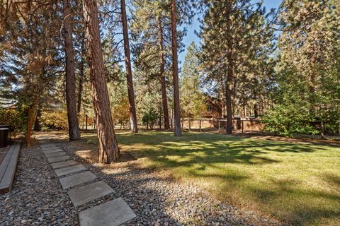 Tiny photo for 69362 Lariat, Sisters, OR 97759 (MLS # 220213271)