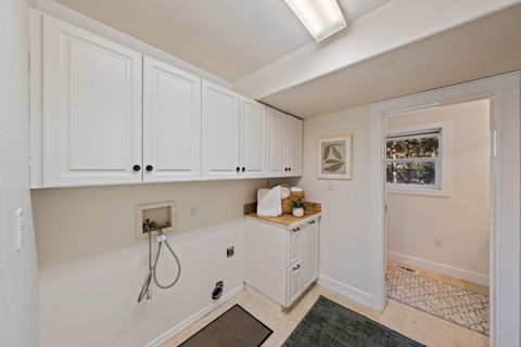 Tiny photo for 69362 Lariat, Sisters, OR 97759 (MLS # 220213271)