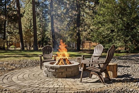 Tiny photo for 69362 Lariat, Sisters, OR 97759 (MLS # 220213271)