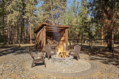 Tiny photo for 69362 Lariat, Sisters, OR 97759 (MLS # 220213271)