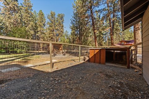 Tiny photo for 69362 Lariat, Sisters, OR 97759 (MLS # 220213271)