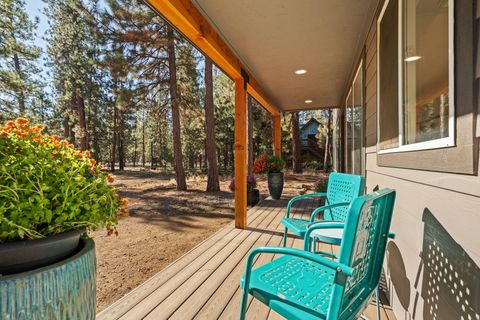 Tiny photo for 69362 Lariat, Sisters, OR 97759 (MLS # 220213271)