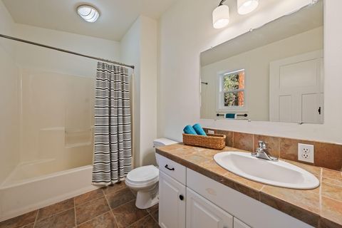 Tiny photo for 69362 Lariat, Sisters, OR 97759 (MLS # 220213271)