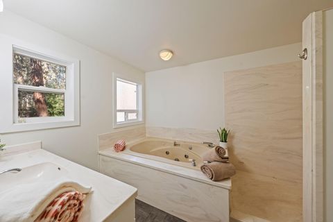 Tiny photo for 69362 Lariat, Sisters, OR 97759 (MLS # 220213271)