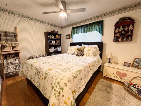 Tiny photo for 1225 B Street, Fossil, OR 97830 (MLS # 220212087)