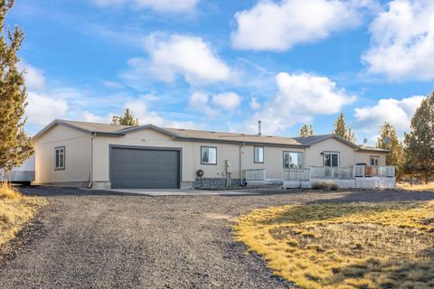 Photo of 2198 SE Vickie Drive, Prineville, OR 97754 (MLS # 220213301)