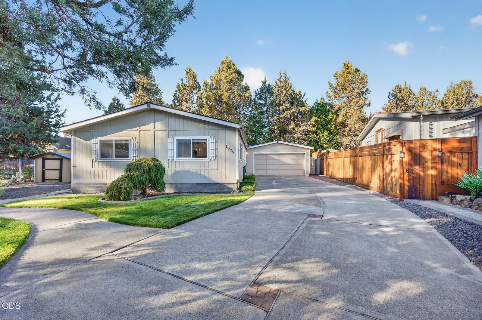 1075 SE Valleywood Place
