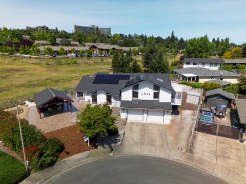 Photo of 2747 Jessica Circle, Medford, OR 97504 (MLS # 220229775)