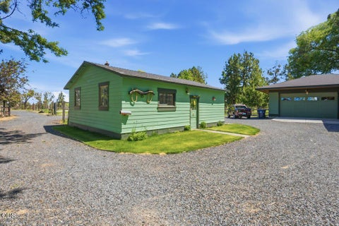 Tiny photo for 6967 SW Quarry Avenue, Redmond, OR 97756 (MLS # 220223184)