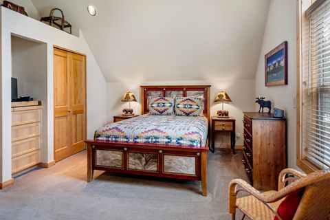 Tiny photo for 8855 SW Canyon Wren Court, Redmond, OR 97756 (MLS # 220215106)