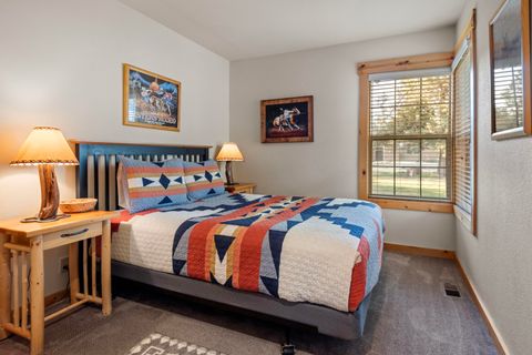 Tiny photo for 8855 SW Canyon Wren Court, Redmond, OR 97756 (MLS # 220215106)