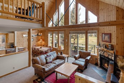 Tiny photo for 8855 SW Canyon Wren Court, Redmond, OR 97756 (MLS # 220215106)