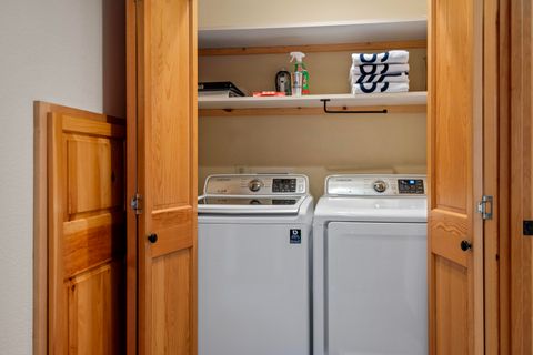 Tiny photo for 8855 SW Canyon Wren Court, Redmond, OR 97756 (MLS # 220215106)