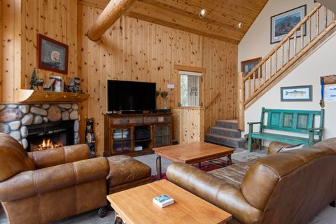 Tiny photo for 8855 SW Canyon Wren Court, Redmond, OR 97756 (MLS # 220215106)