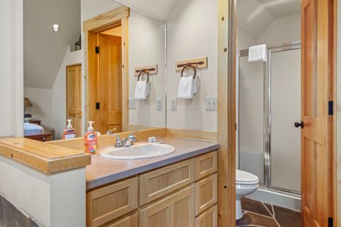 Tiny photo for 8855 SW Canyon Wren Court, Redmond, OR 97756 (MLS # 220215106)