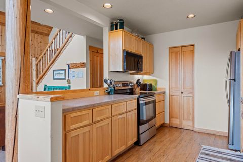 Tiny photo for 8855 SW Canyon Wren Court, Redmond, OR 97756 (MLS # 220215106)