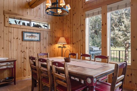 Tiny photo for 8855 SW Canyon Wren Court, Redmond, OR 97756 (MLS # 220215106)