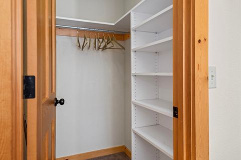 Tiny photo for 8855 SW Canyon Wren Court, Redmond, OR 97756 (MLS # 220215106)