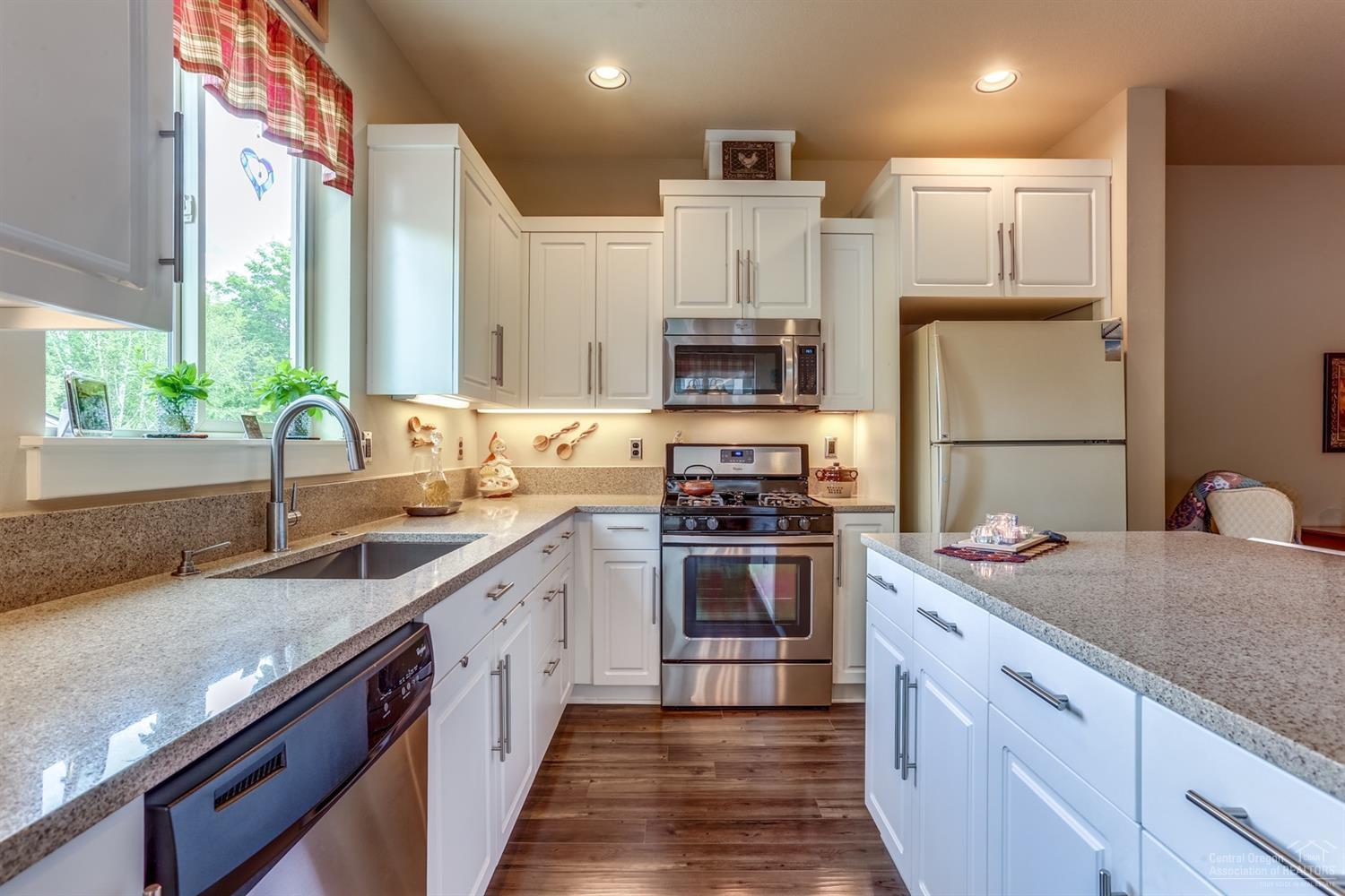 8th Street Cottages - Residential