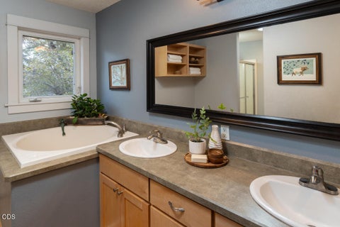 Tiny photo for 1473 NW Quincy Avenue, Bend, OR 97703 (MLS # 220223928)