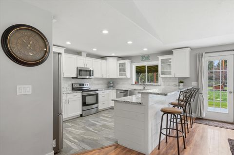 Tiny photo for 15965 Parkway Drive, La Pine, OR 97739 (MLS # 220221135)
